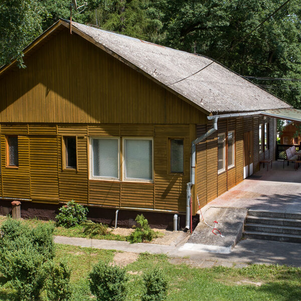 9-bed bungalow