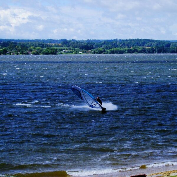 windsurfing