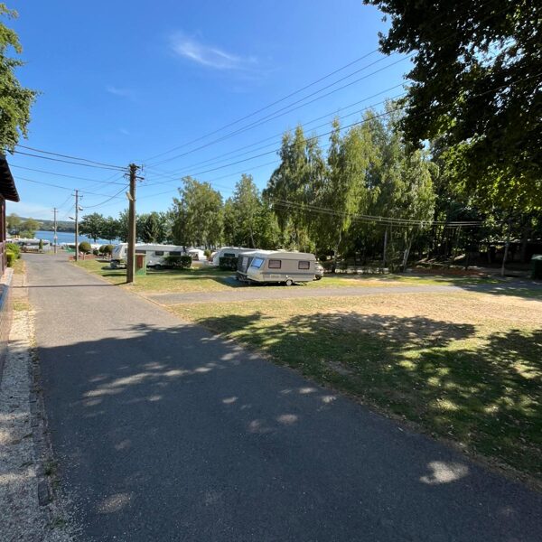 camping places next to the reception
