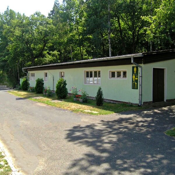 Sanitary facilities in the middle of the campsite