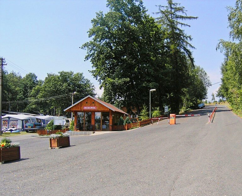 Entrance to Autokemp Dřenice and reception